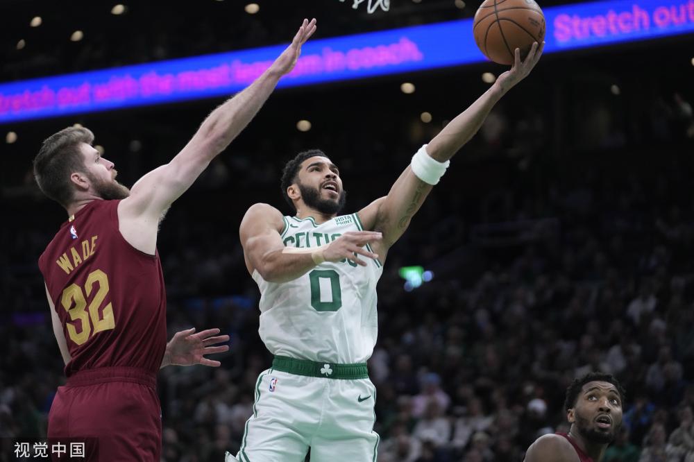 与而备受瞩 与而备受瞩