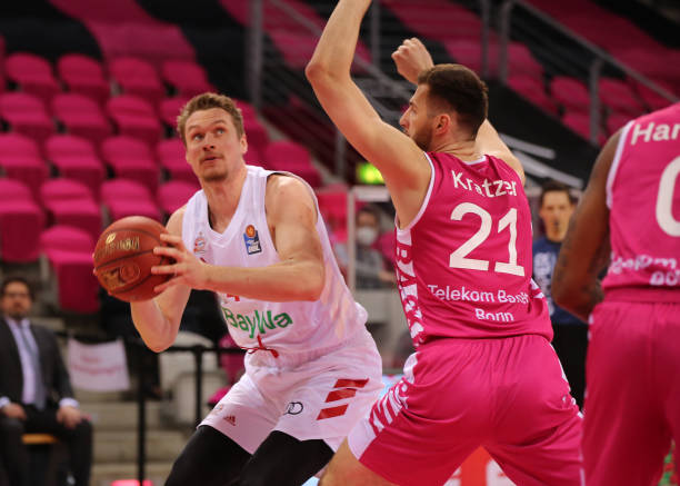 次数居全队 次数居全队